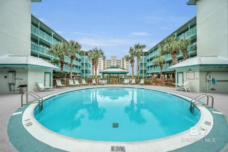 952 W Beach Boulevard