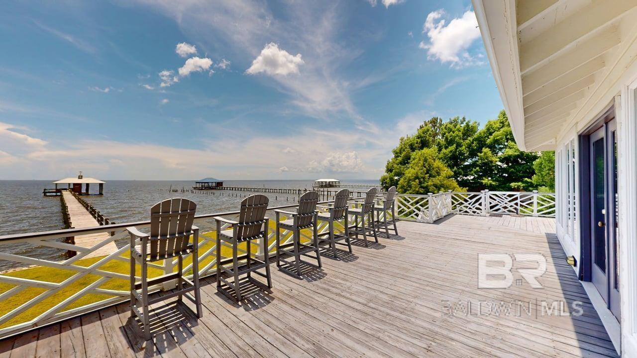 Image 2: Deck