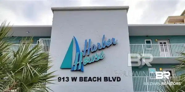 913 W Beach Boulevard