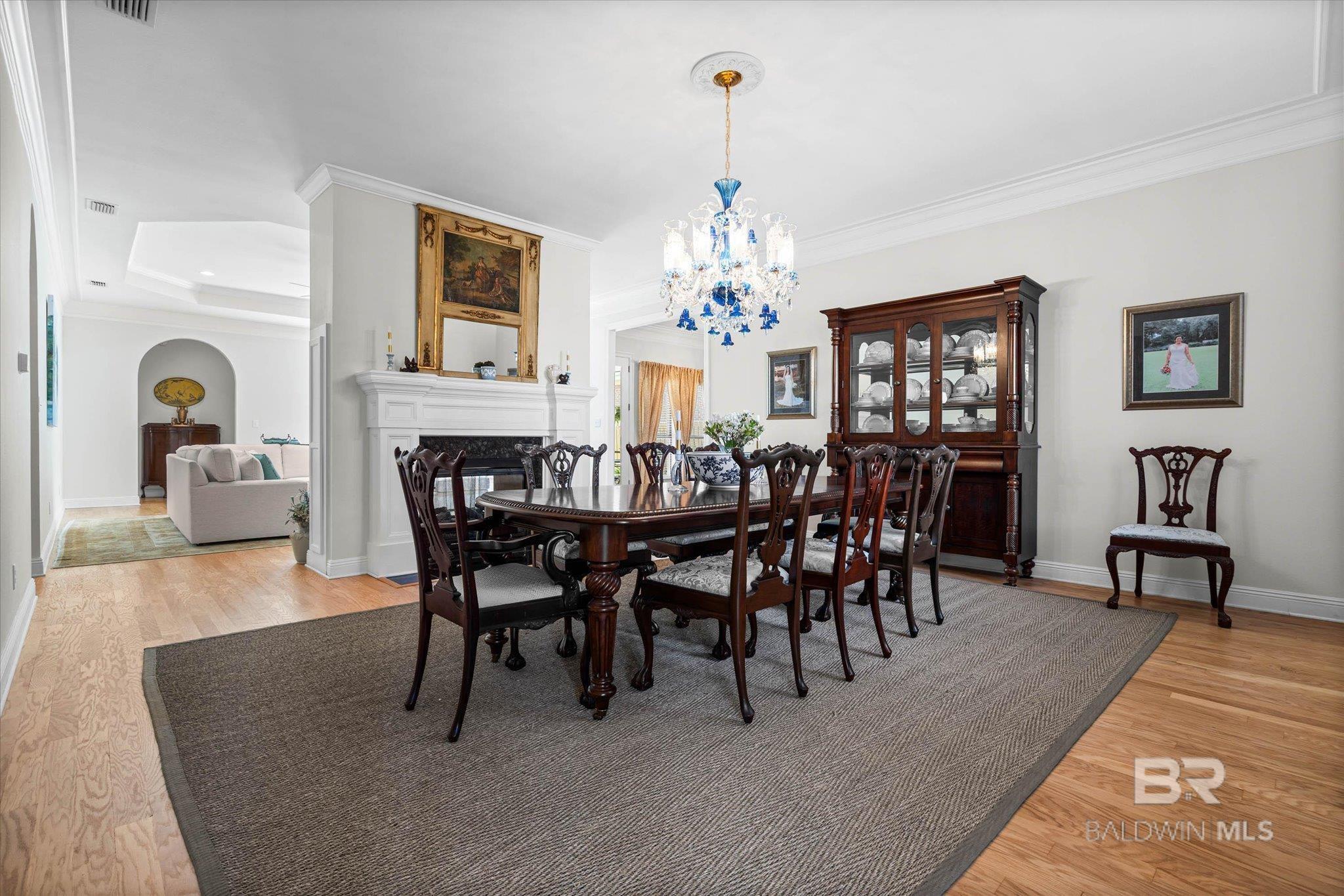 Image 4: Foyer and Dining
