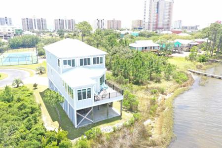 958 Heron Circle
