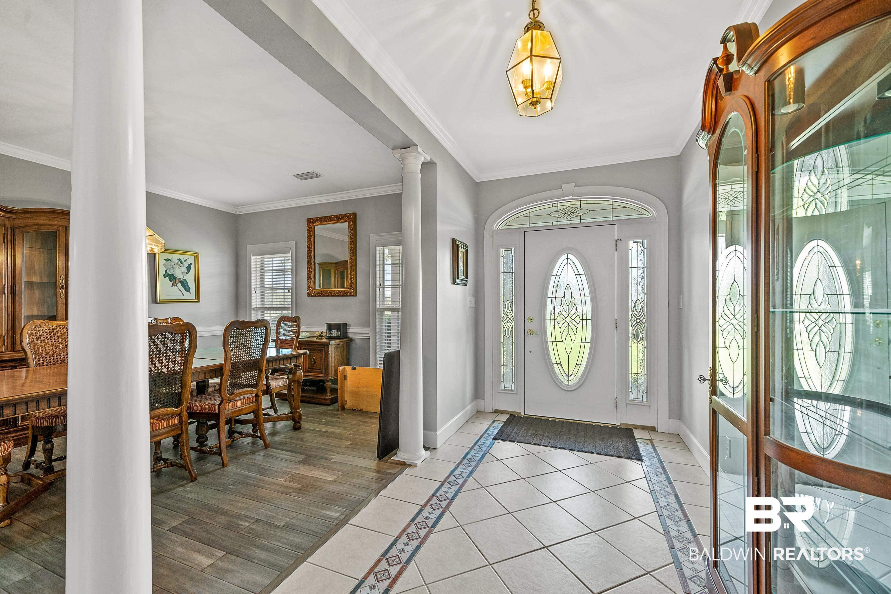 Image 4: Foyer to Dining