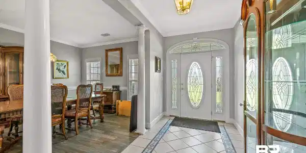 Image 4: Foyer to Dining
