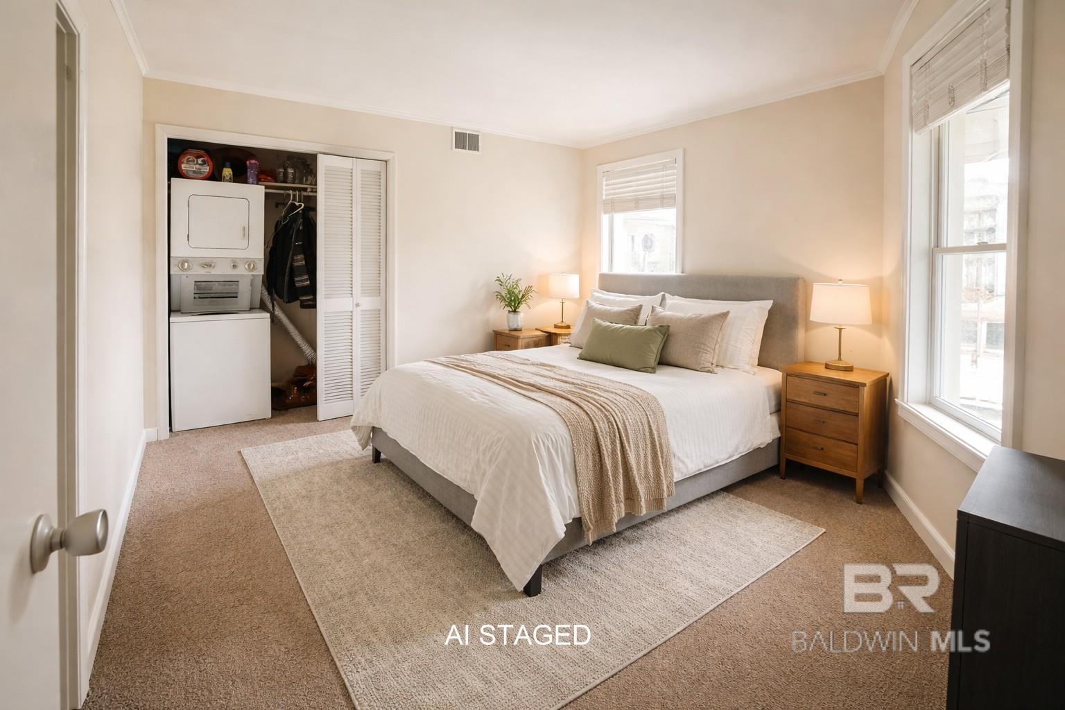 Image 4: Bedroom