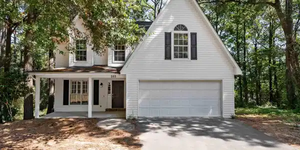 102 Hillcrest Circle