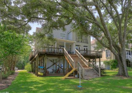 3 Gayfer Court