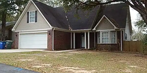 135 Green Bay Dr