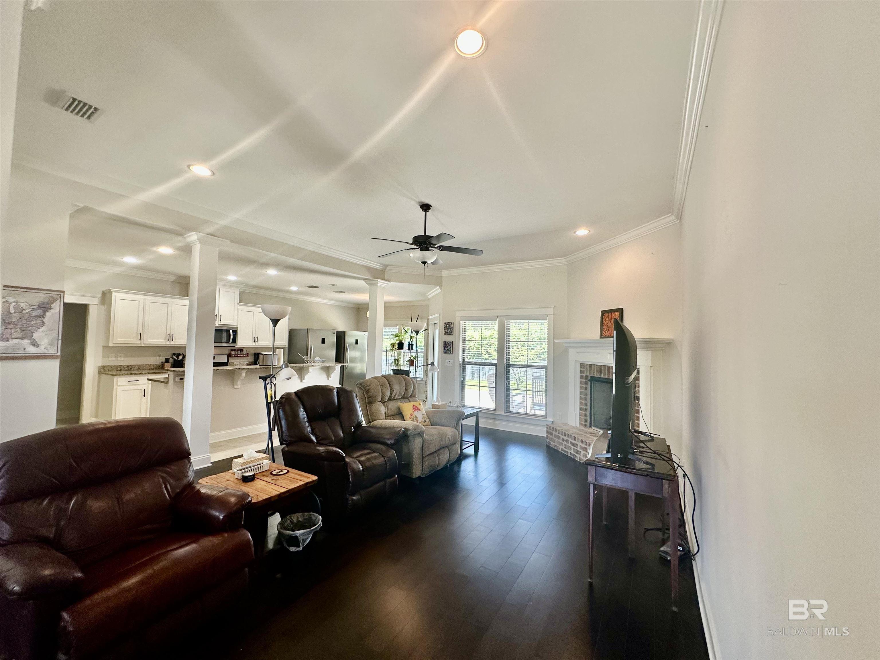 Image 2: Living Room