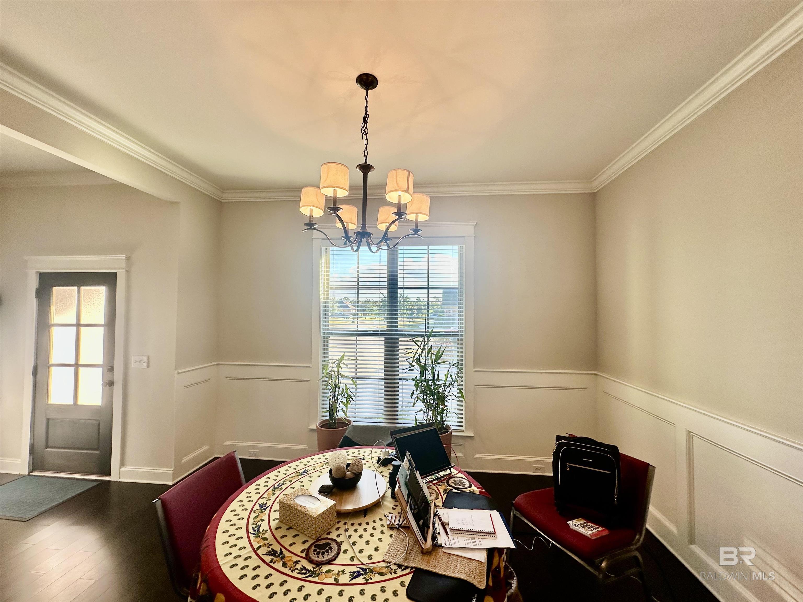 Image 3: Dining Area