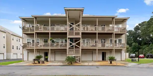 4 Yacht Club Drive