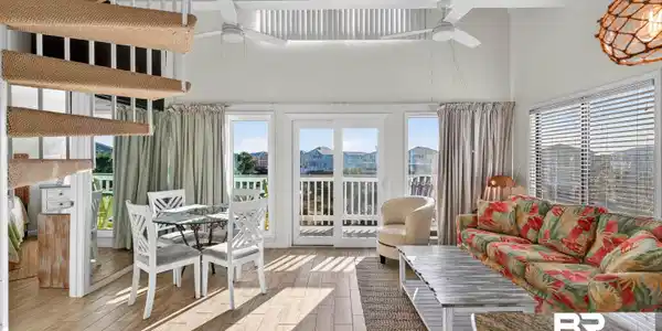 Image 4: View of sunroom / solarium