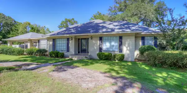 571 Wedgewood Drive