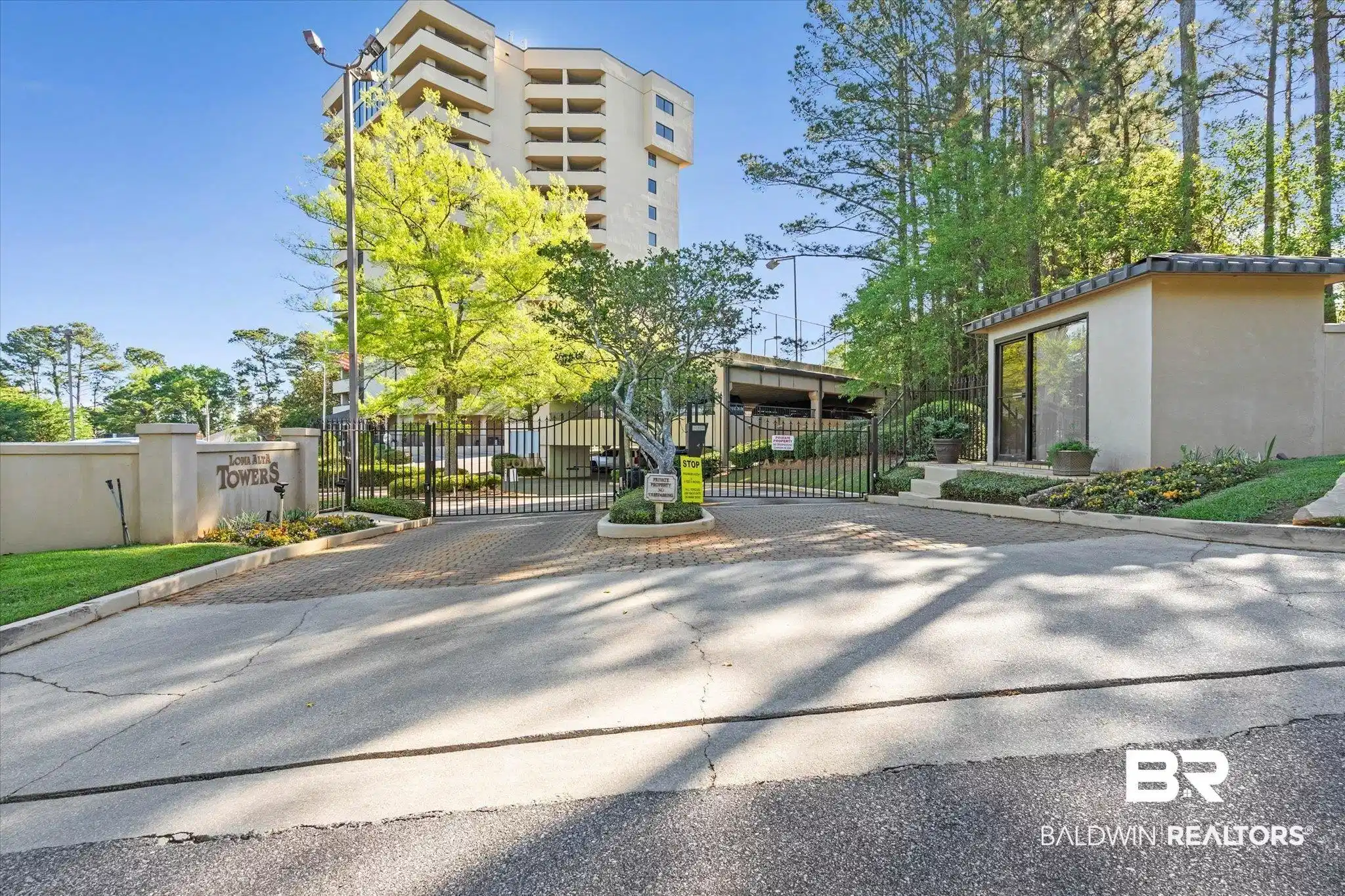 Image 1: Two Gates, fully fenced, Loma Alta Towers