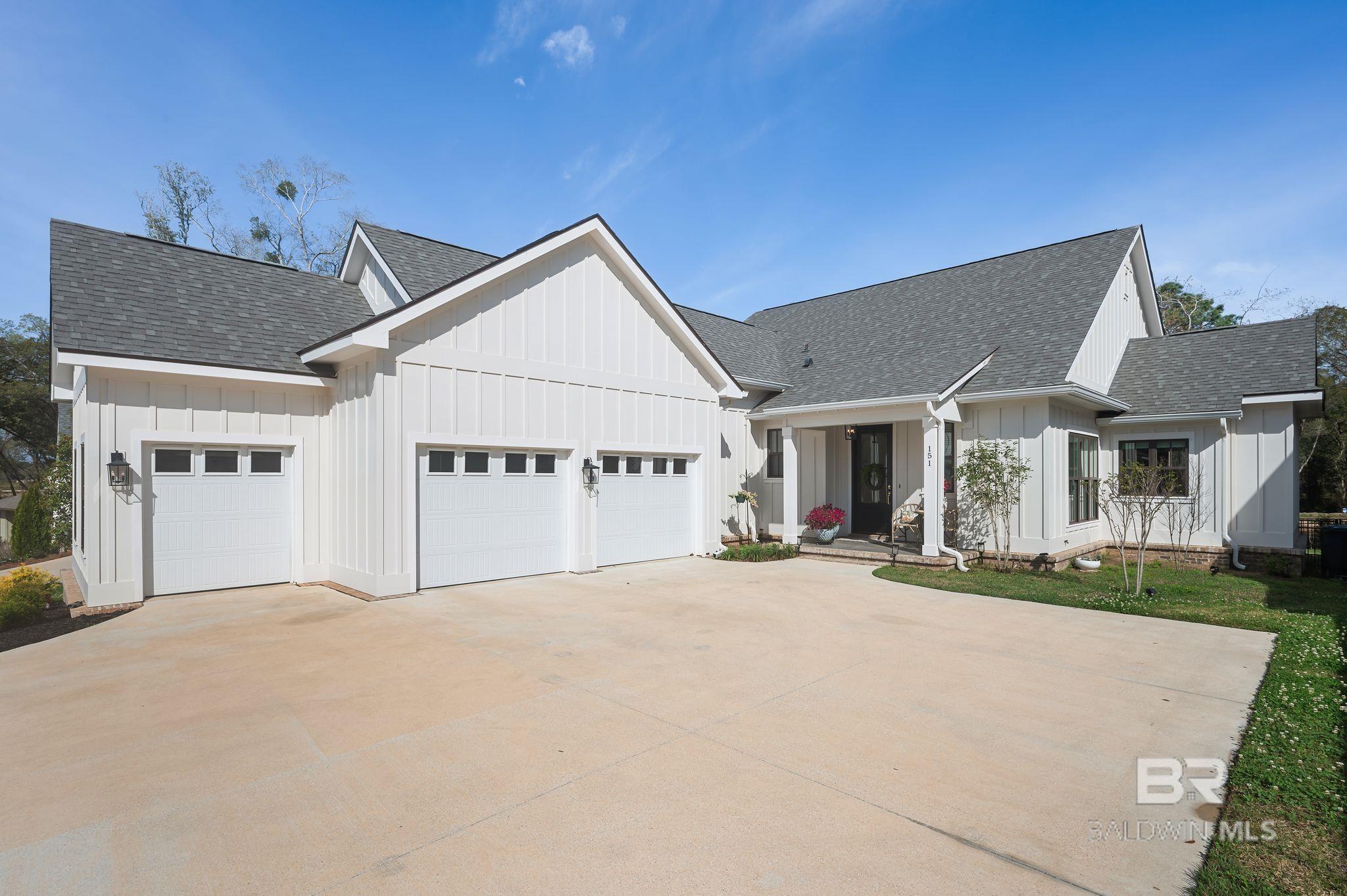 Image 3: Oversized Garage
