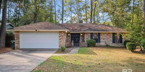 300 Straford Circle