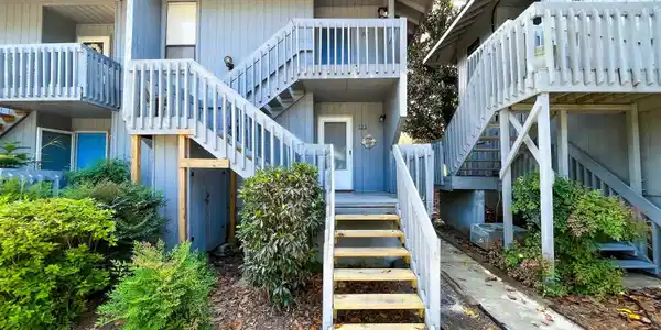 122 Golf Terrace