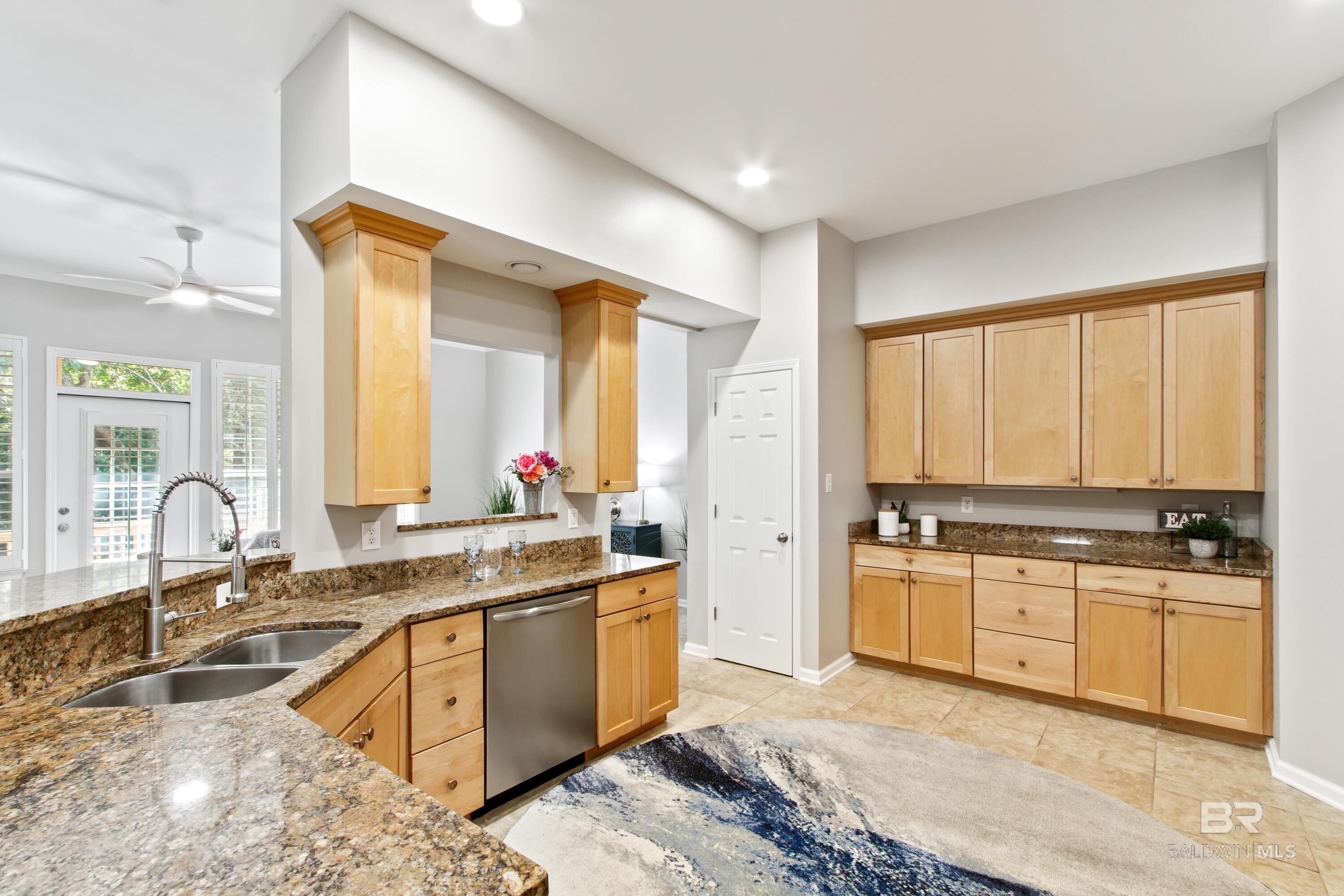 Image 3: Kitchen