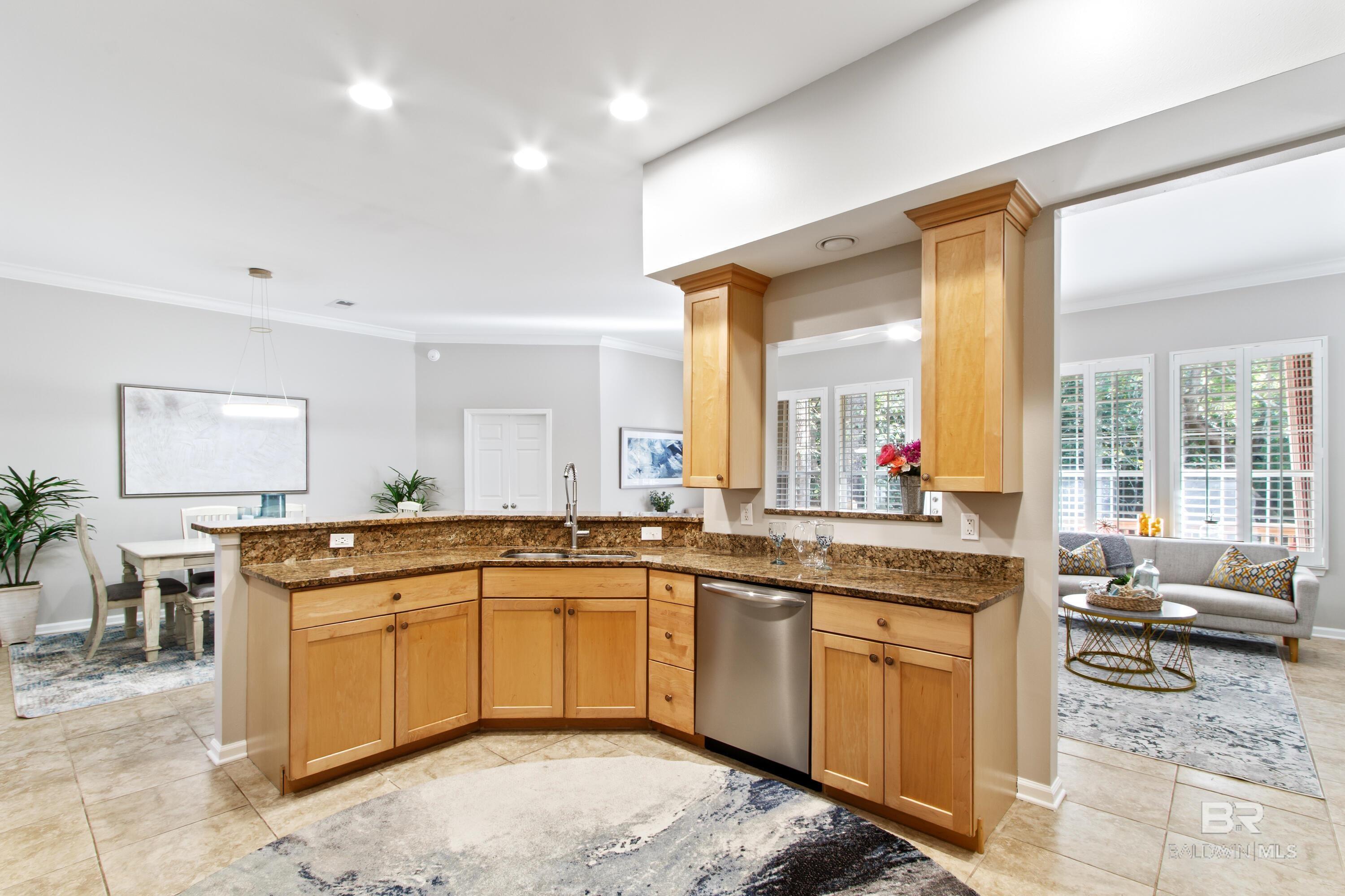 Image 4: Kitchen