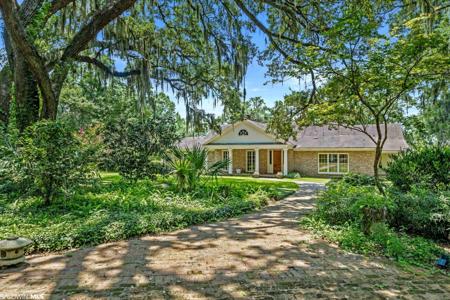 2151 Venetia Rd