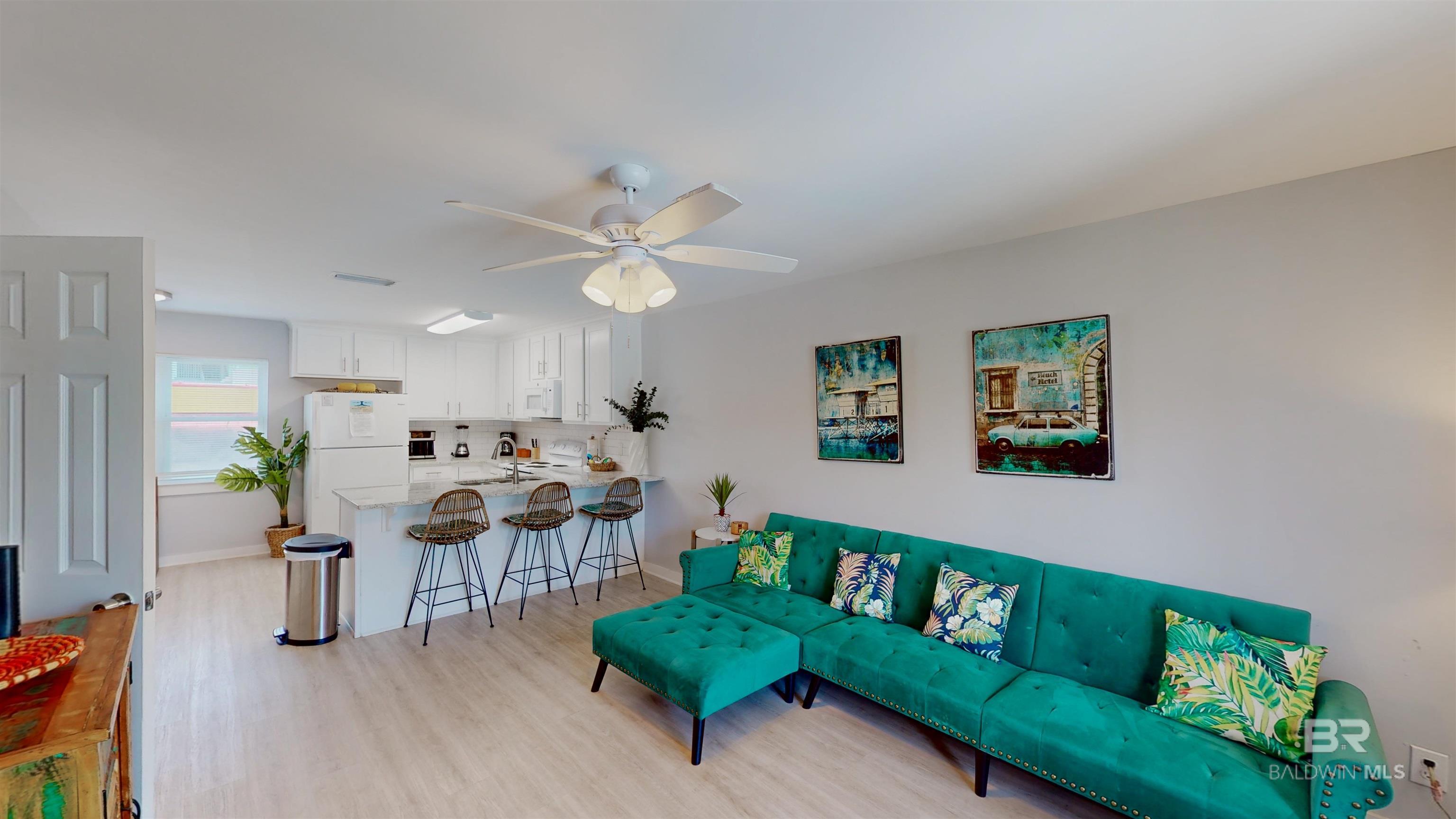 Image 3: Living Room