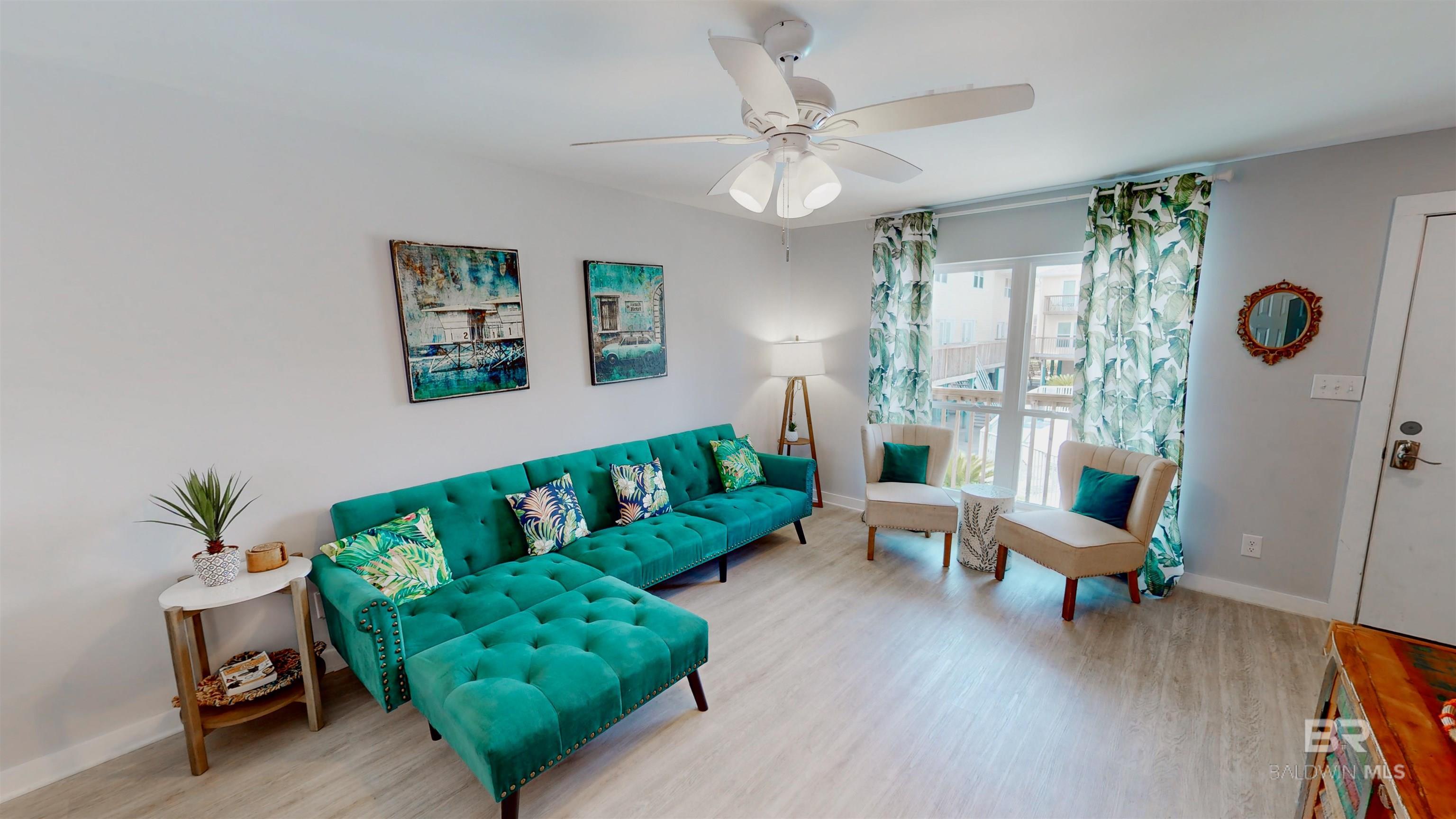 Image 4: Living Room