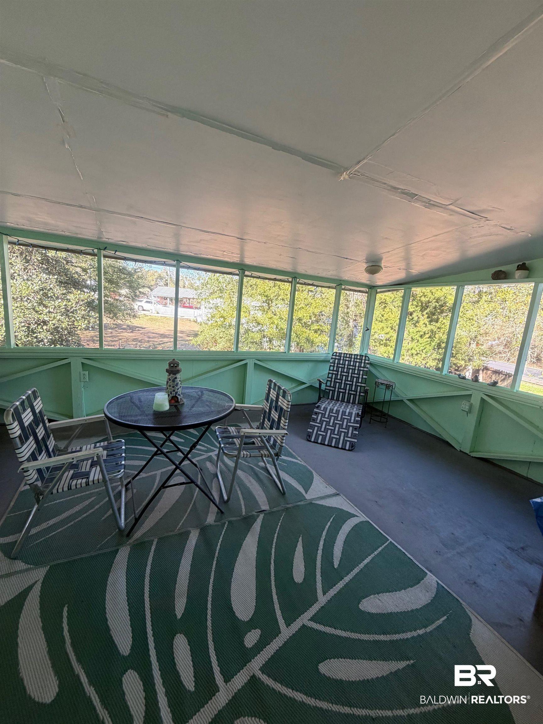 Image 3: Sunroom / solarium with plenty of natural light