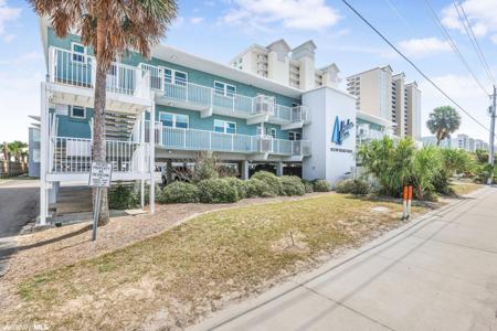 913 Beach Blvd