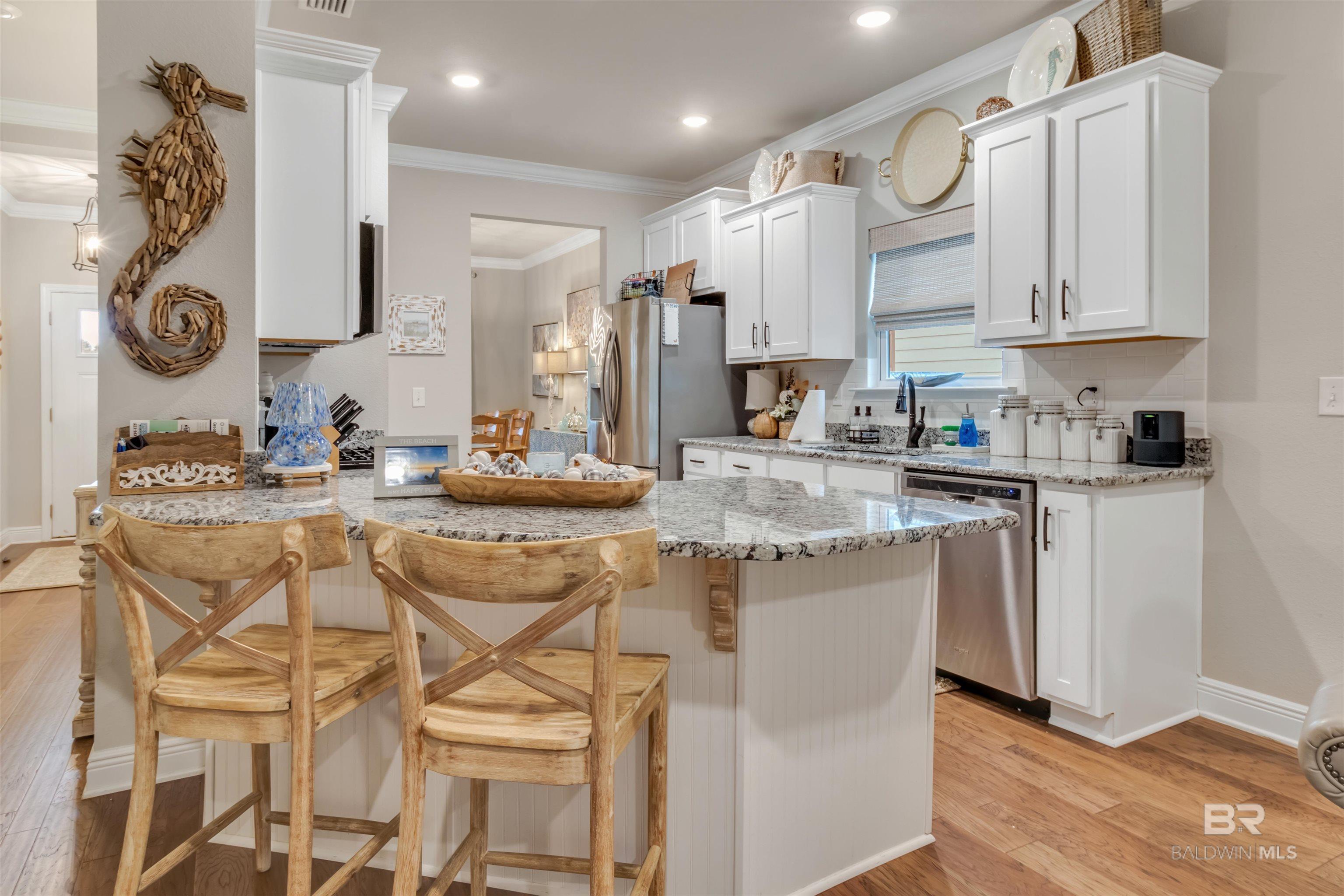 Image 4: Kitchen