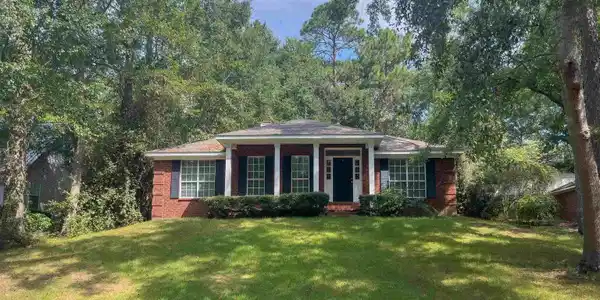 125 Lakeview Loop