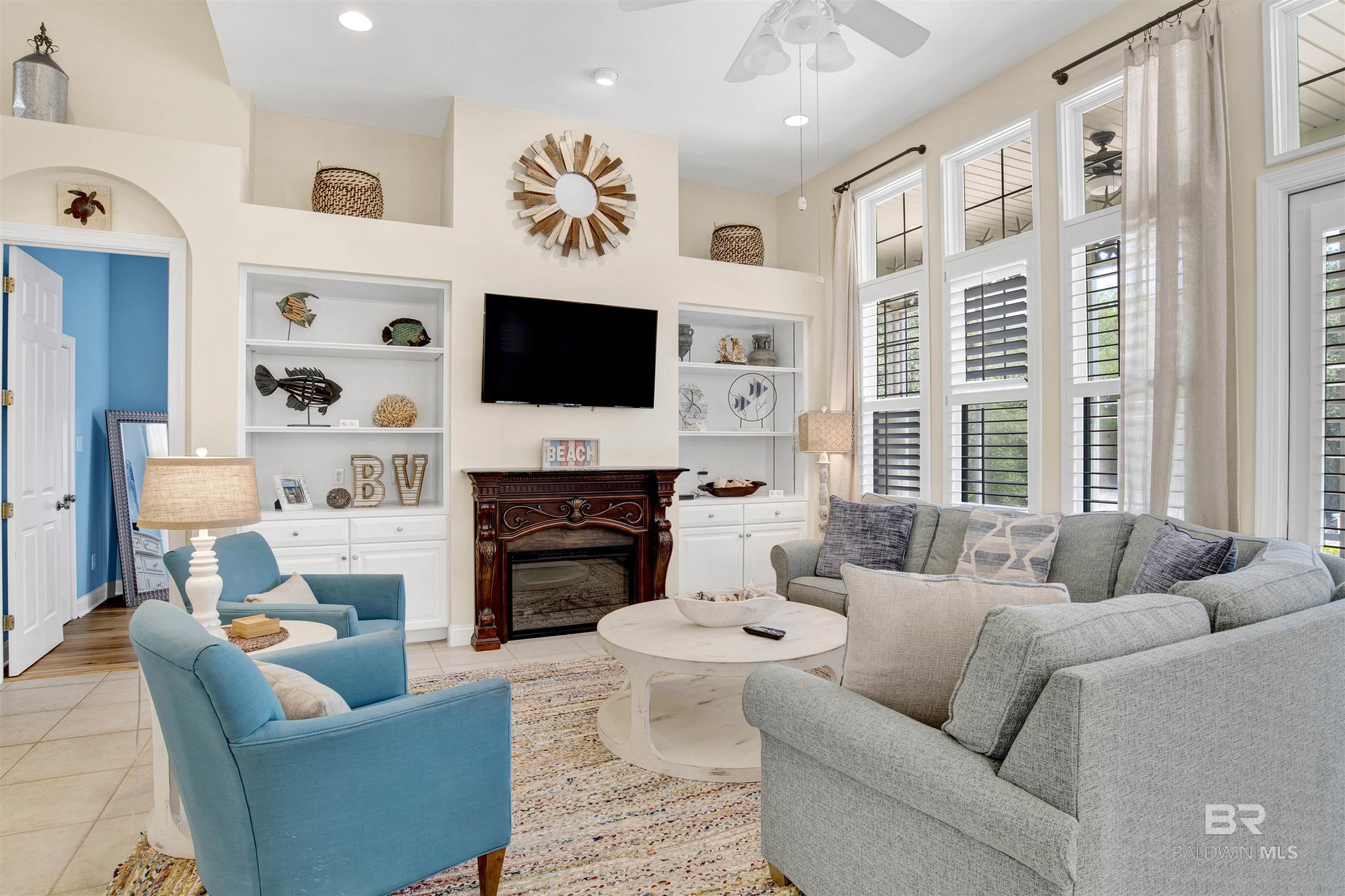 Image 4: Living Room