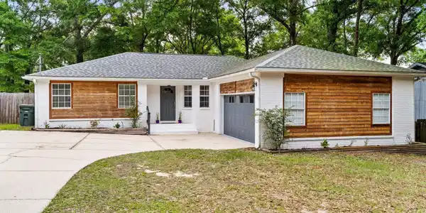 303 Greenbriar Cir