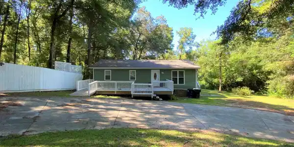 1002 Caroline Avenue