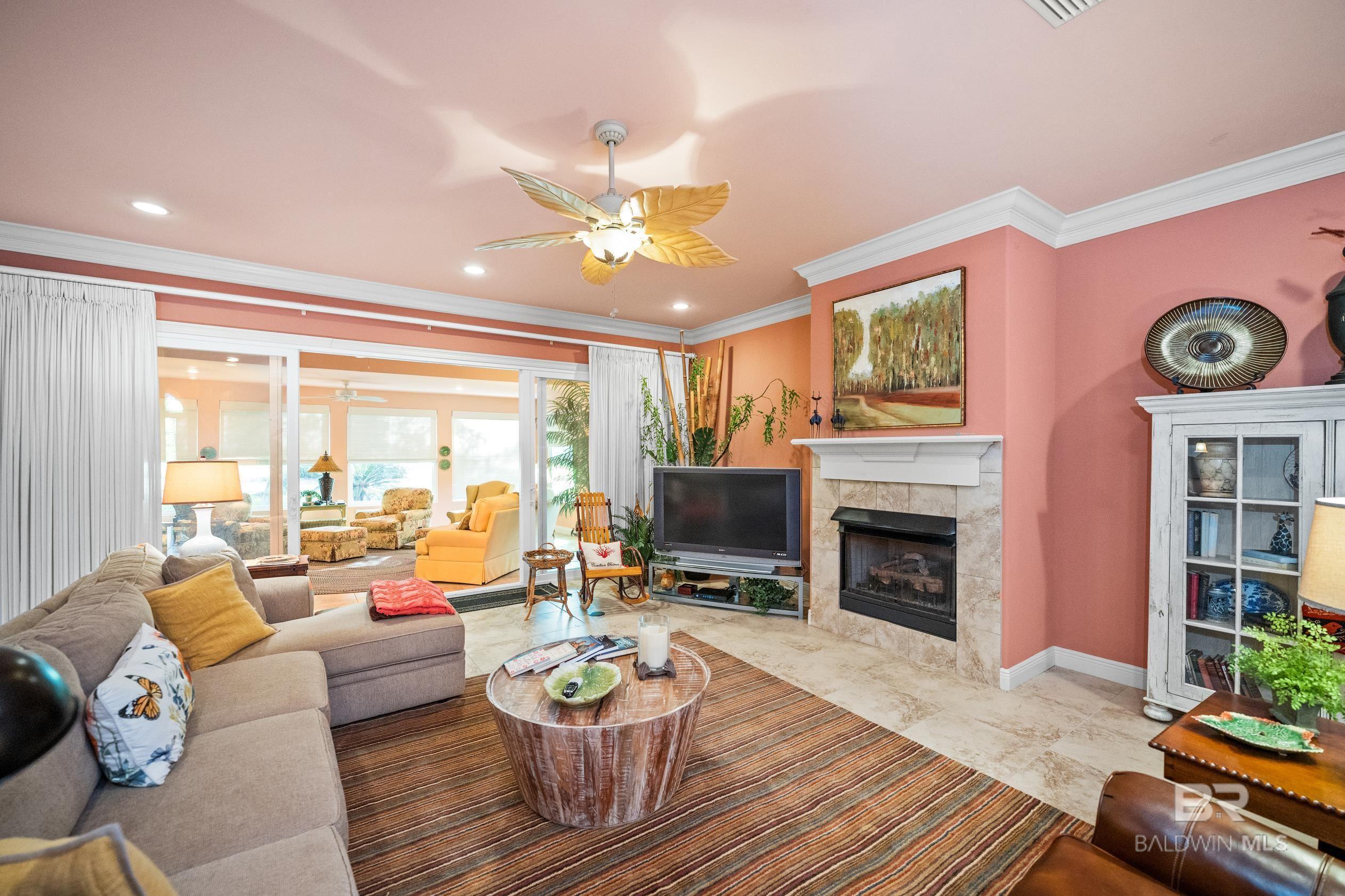 Image 3: Living Room