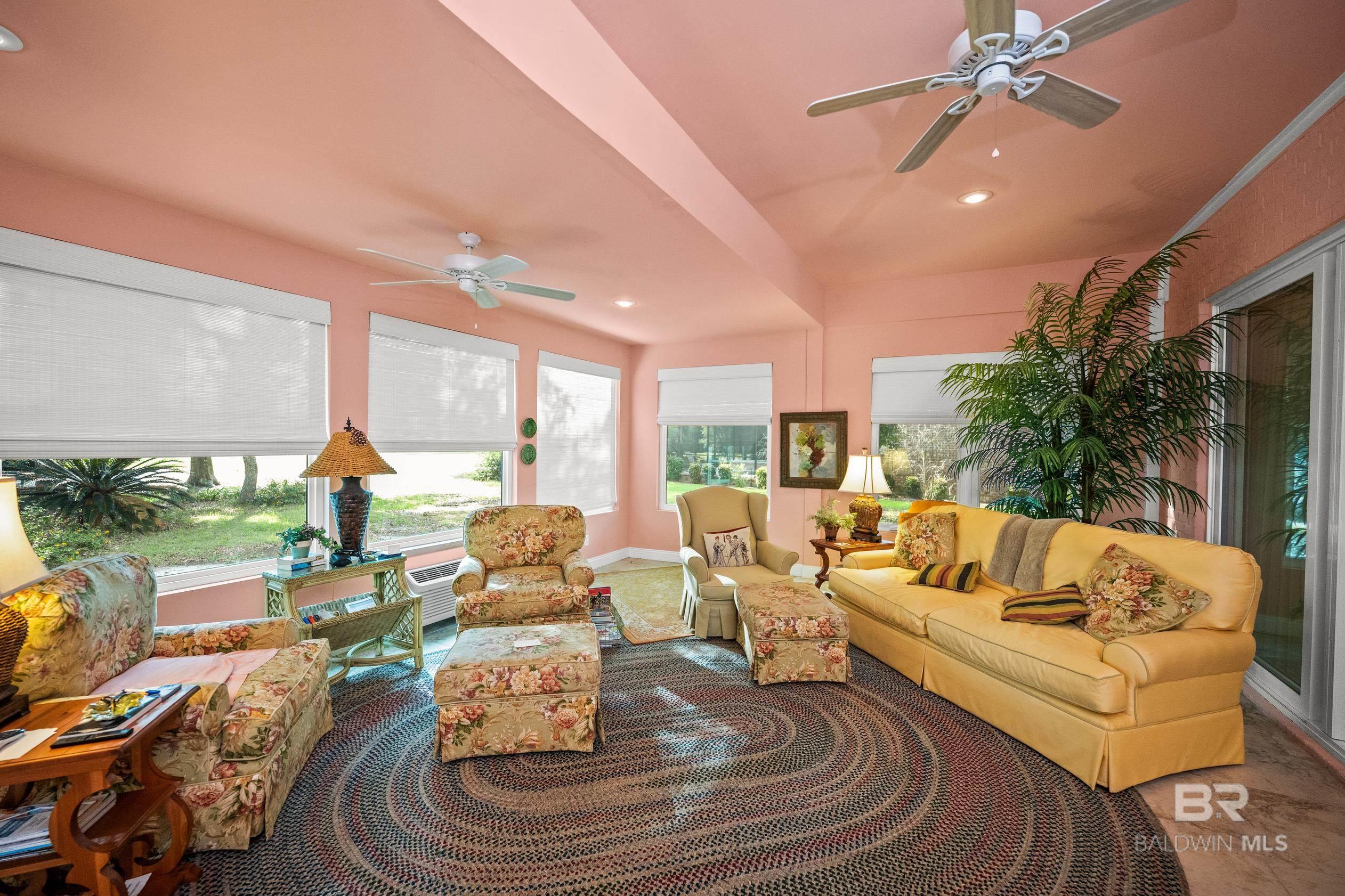 Image 4: Living Room