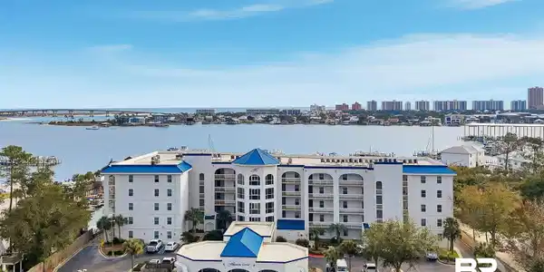 Image 2: Bay Front Boaters Dream!