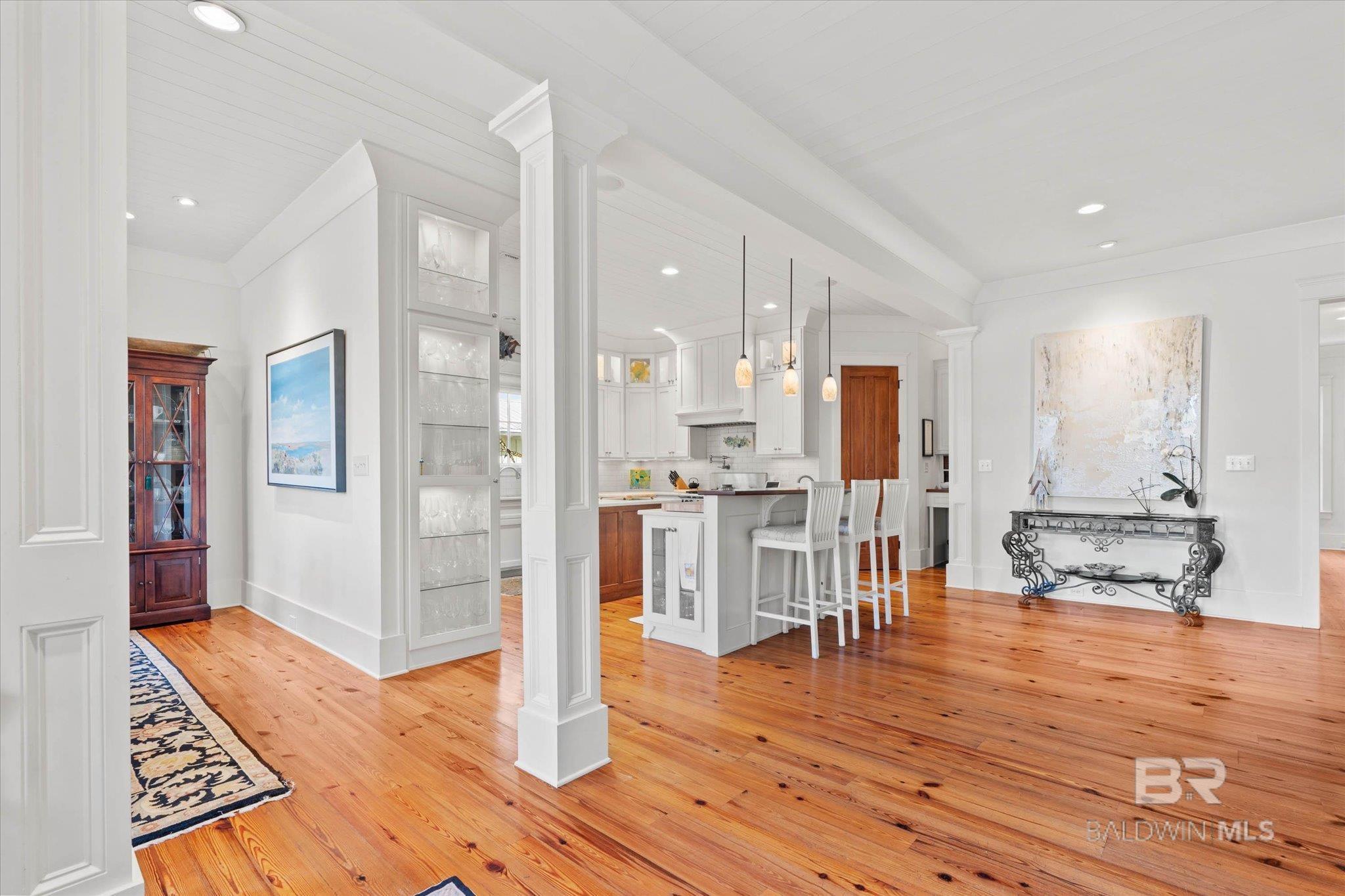 Image 4: Foyer to Kitchen