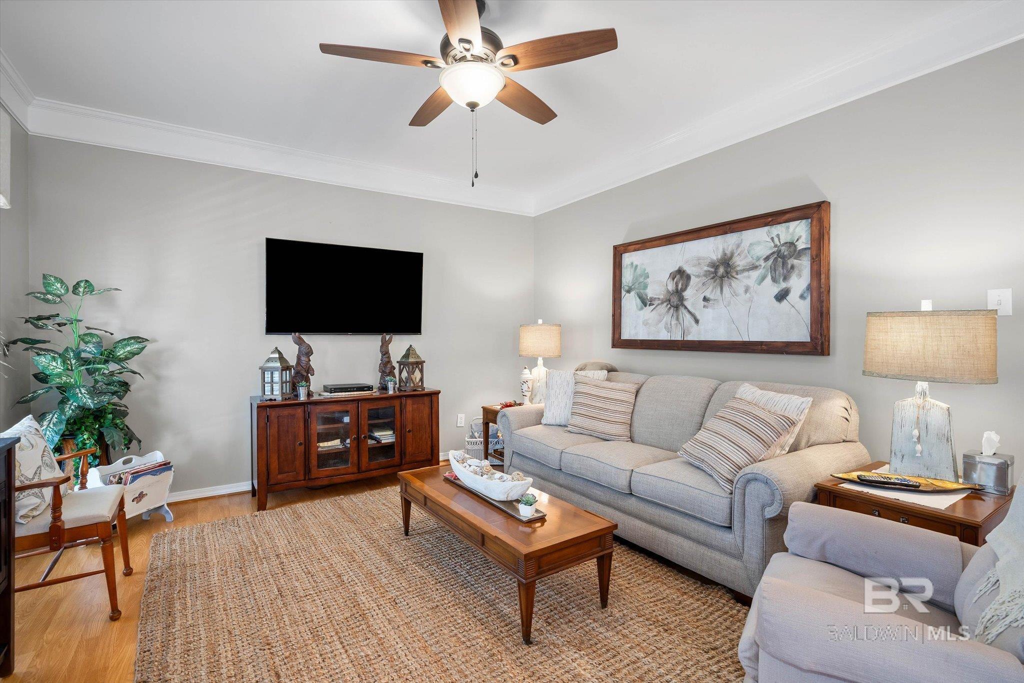 Image 3: Living Room