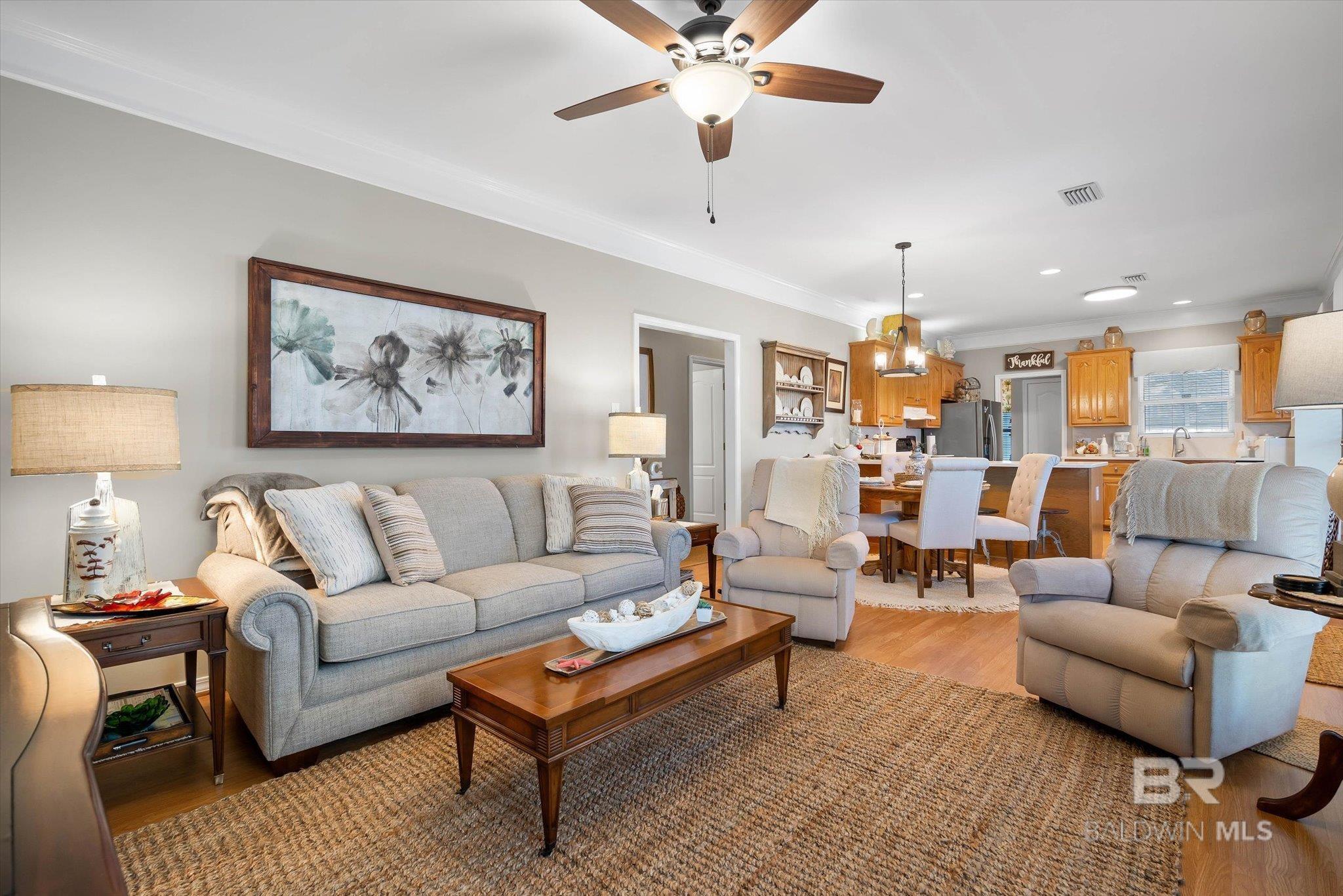 Image 4: Living Room