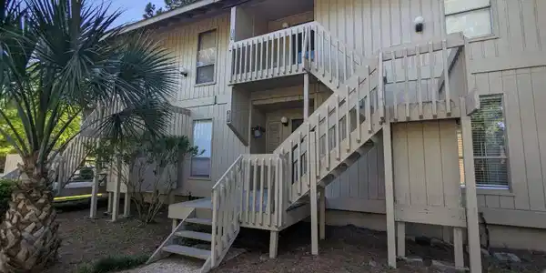 1061 Sea Cliff North