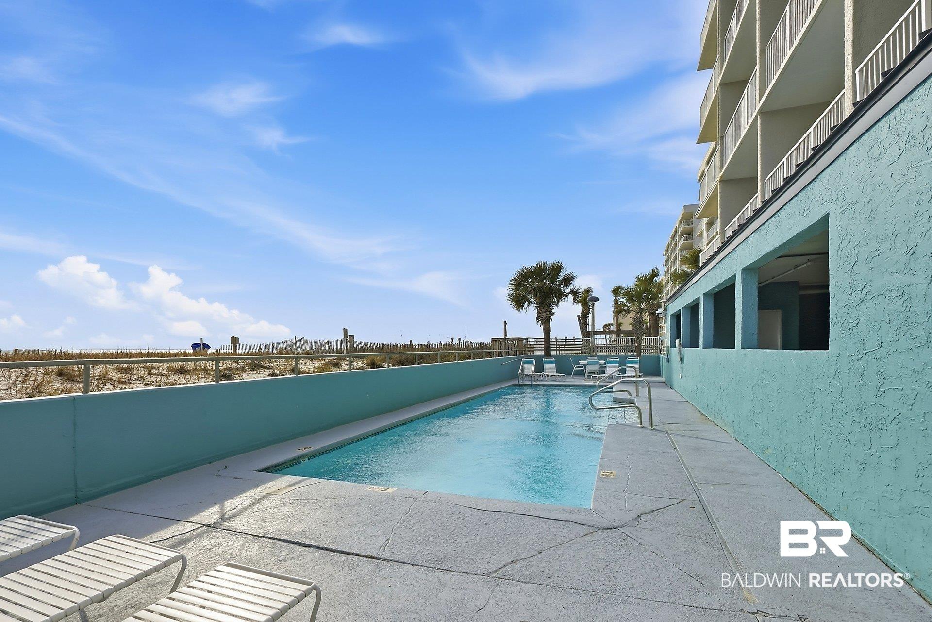 Image 4: Pool