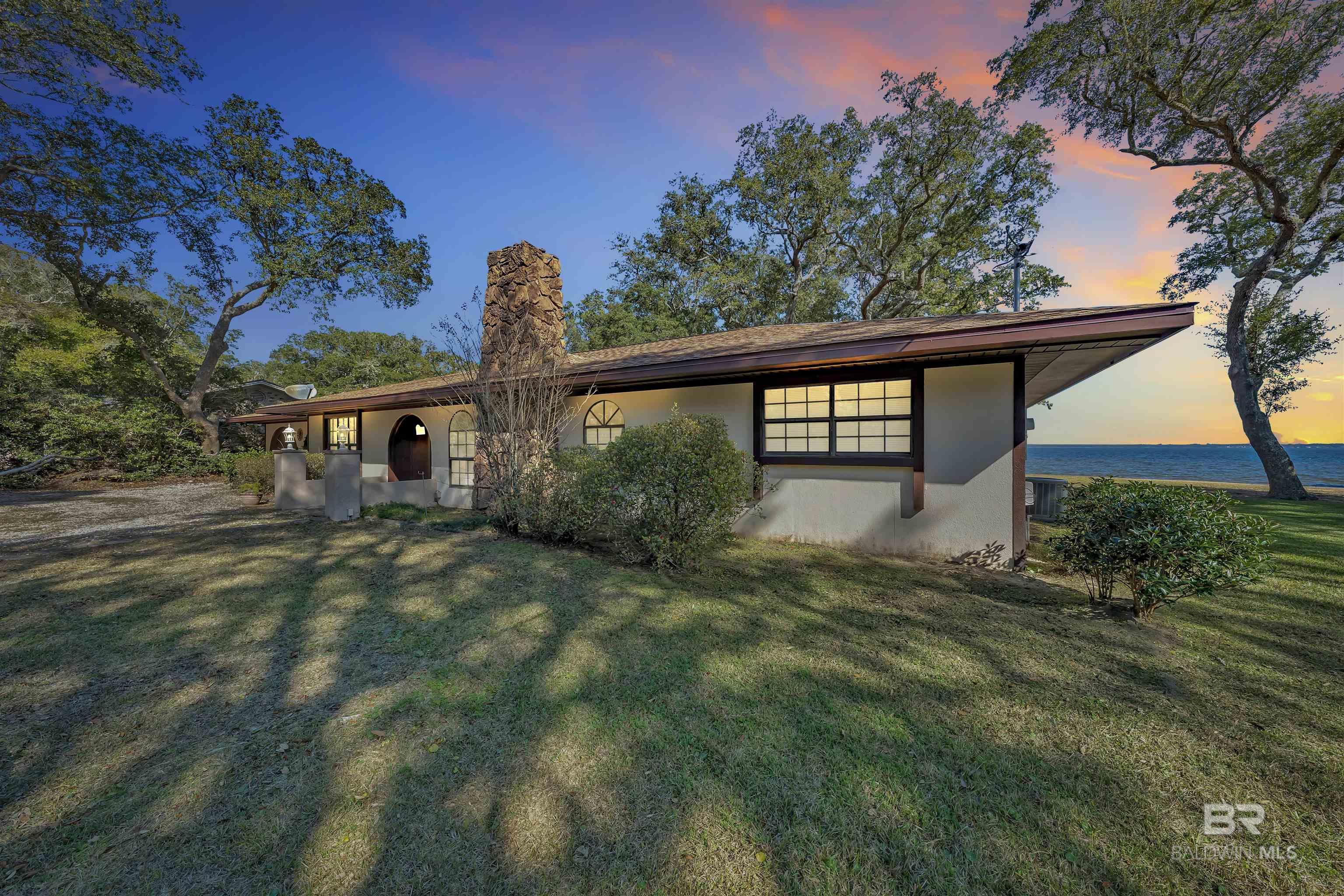 Image 3: Front Of Structure