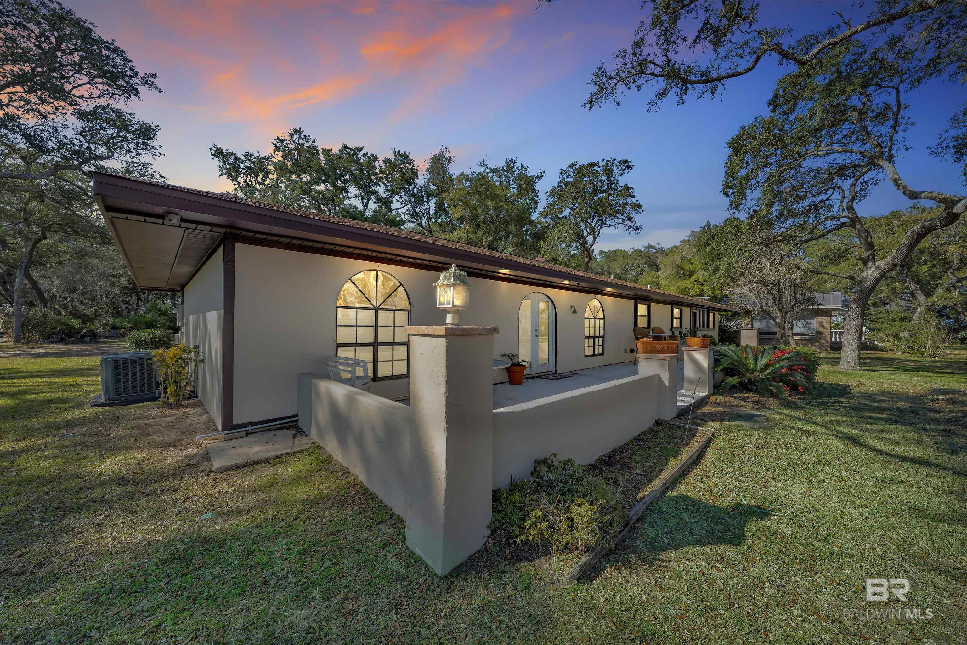 Image 4: Side Of Structure