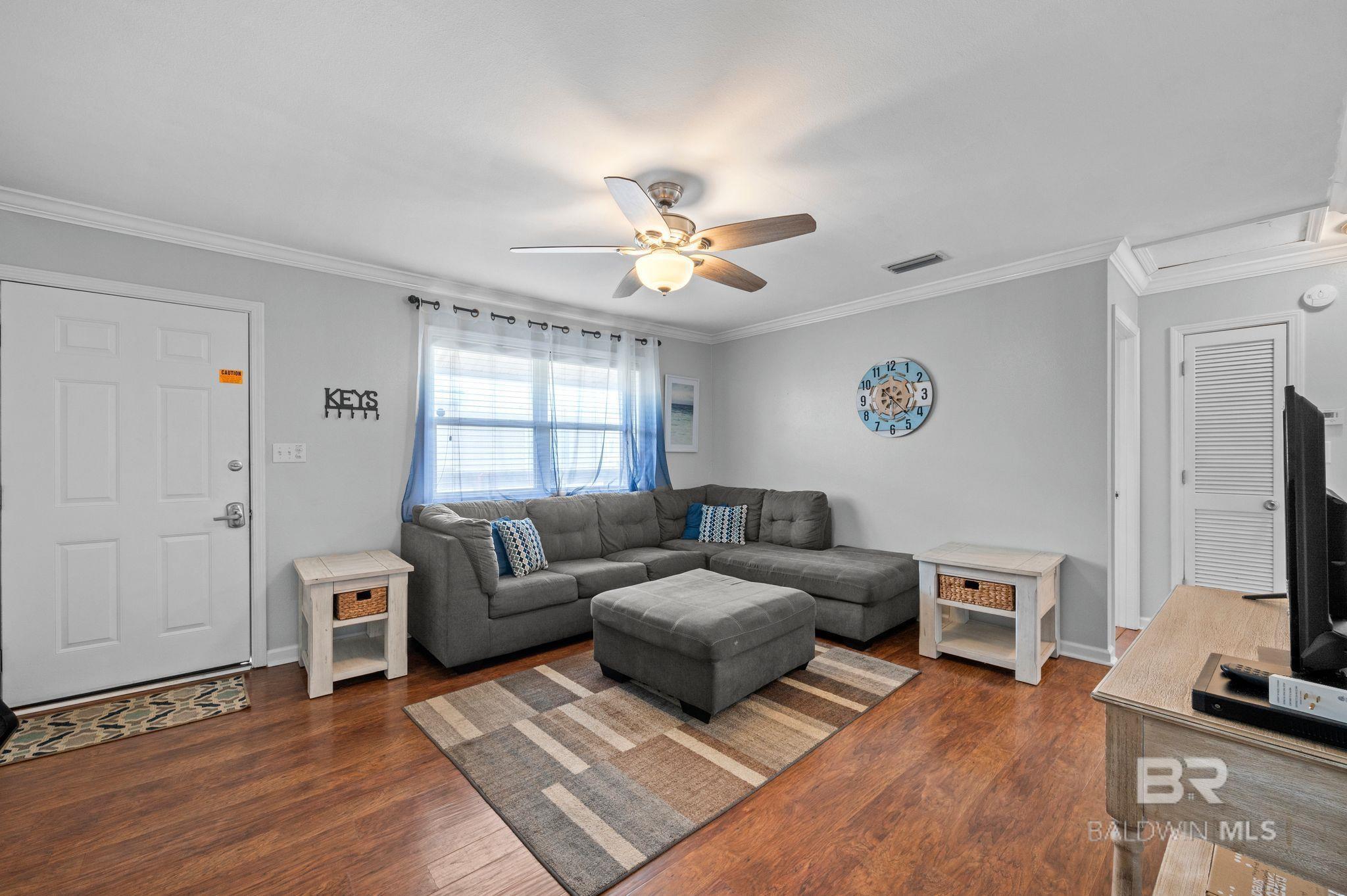 Image 3: Living Room