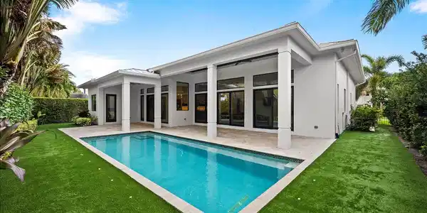 Image 3: Saltwater Pool