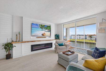 100 Paradise Harbour Boulevard