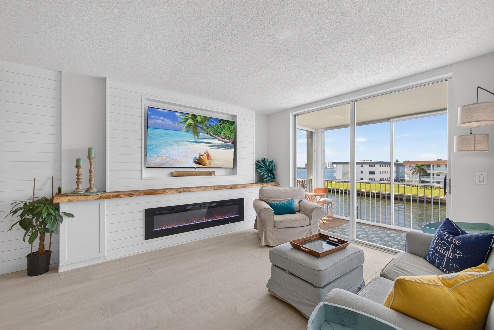Image 1: Living Room Photo #3
