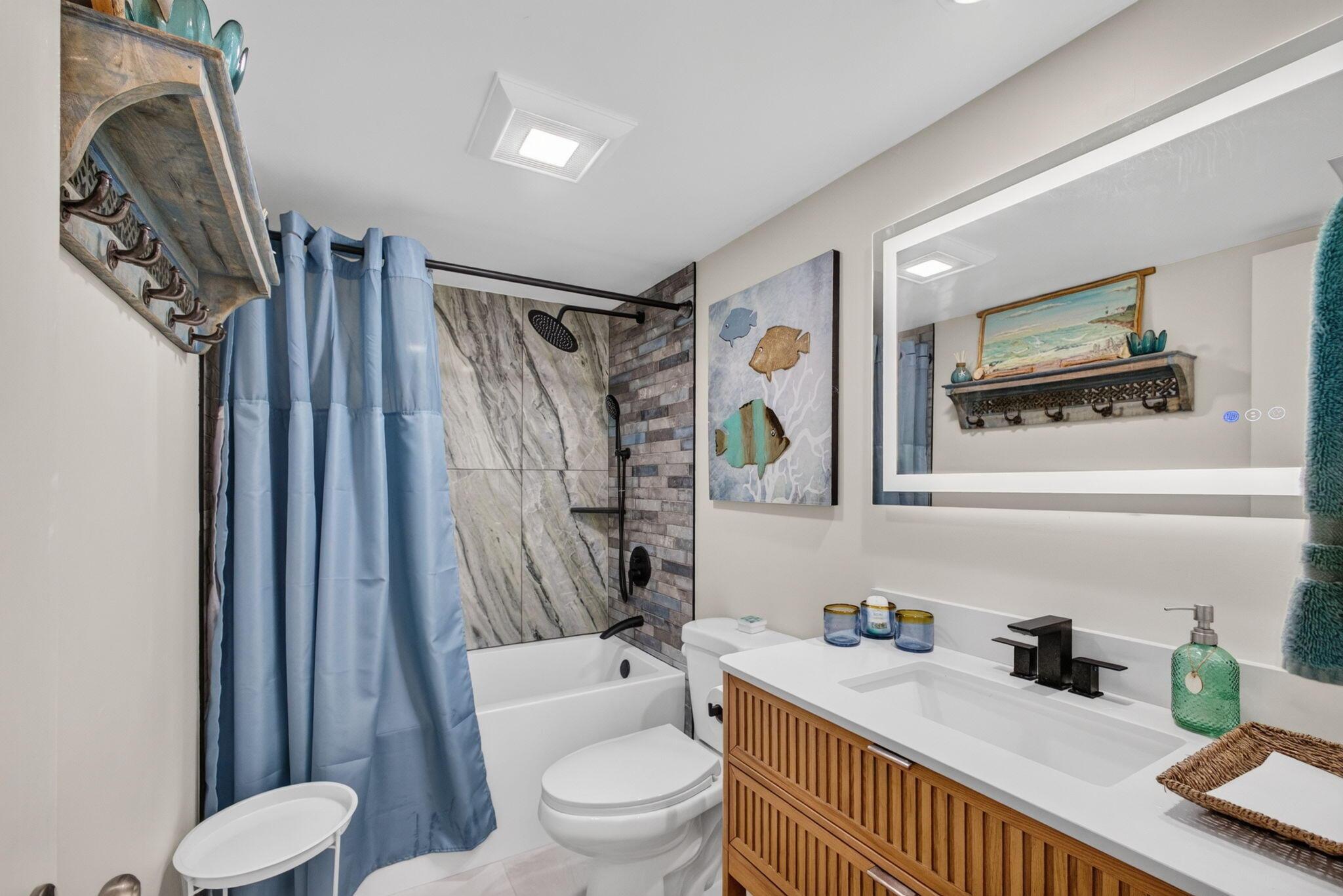 Image 3: Bathroom Photo #1