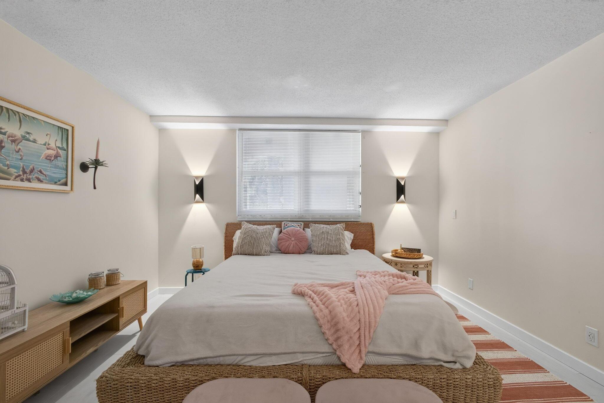 Image 4: Bedroom Photo #3