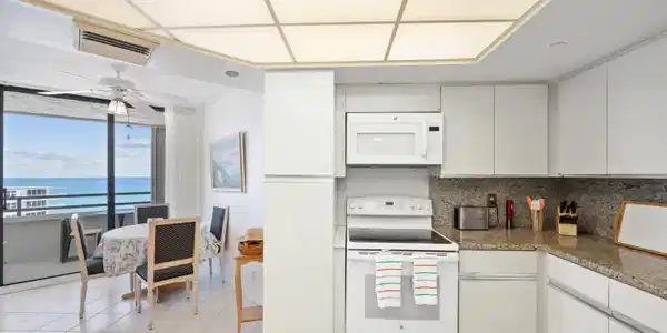 Image 3: kitchen