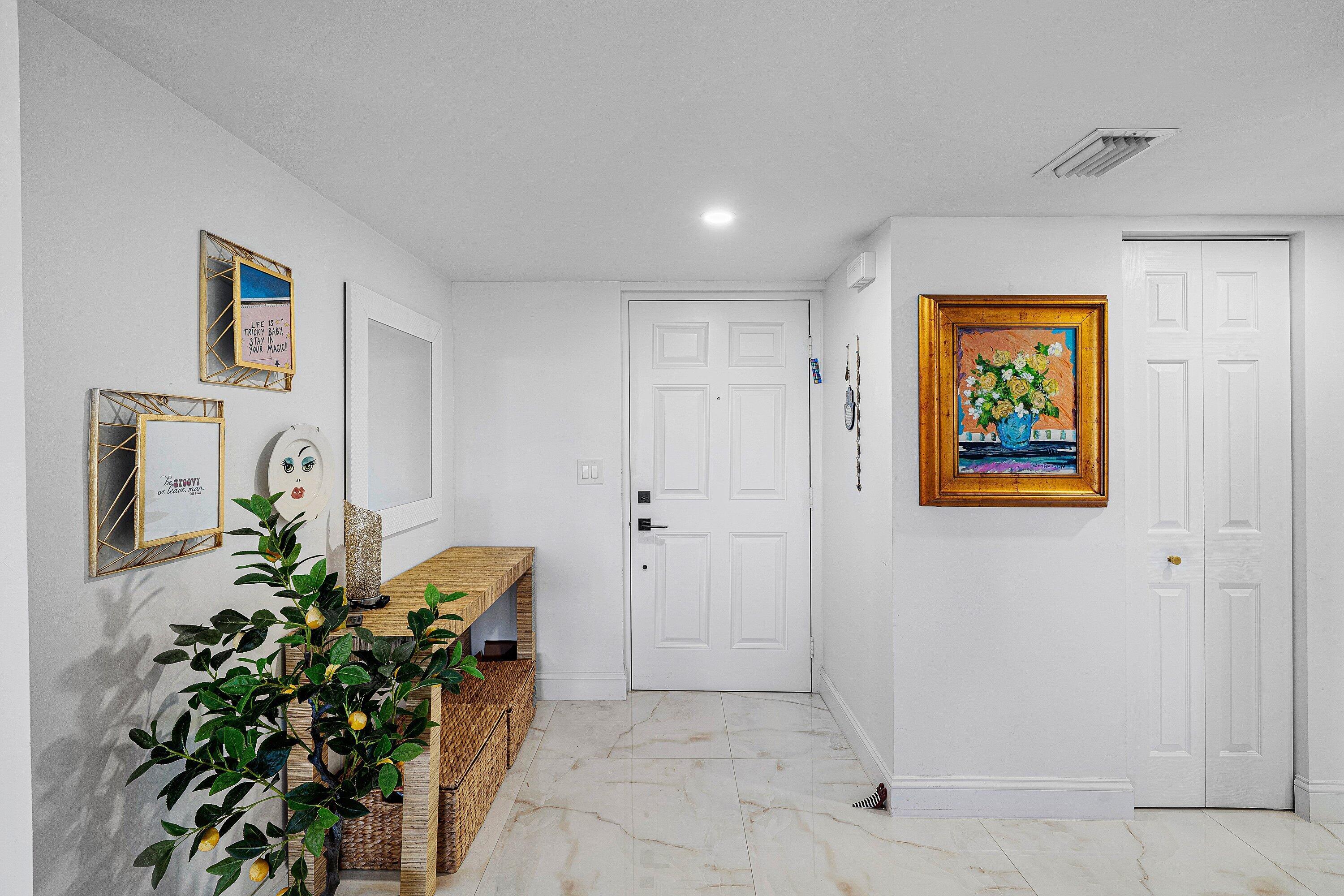 Image 3: 002-800JefferyStreet-307-BocaRaton-FL-33